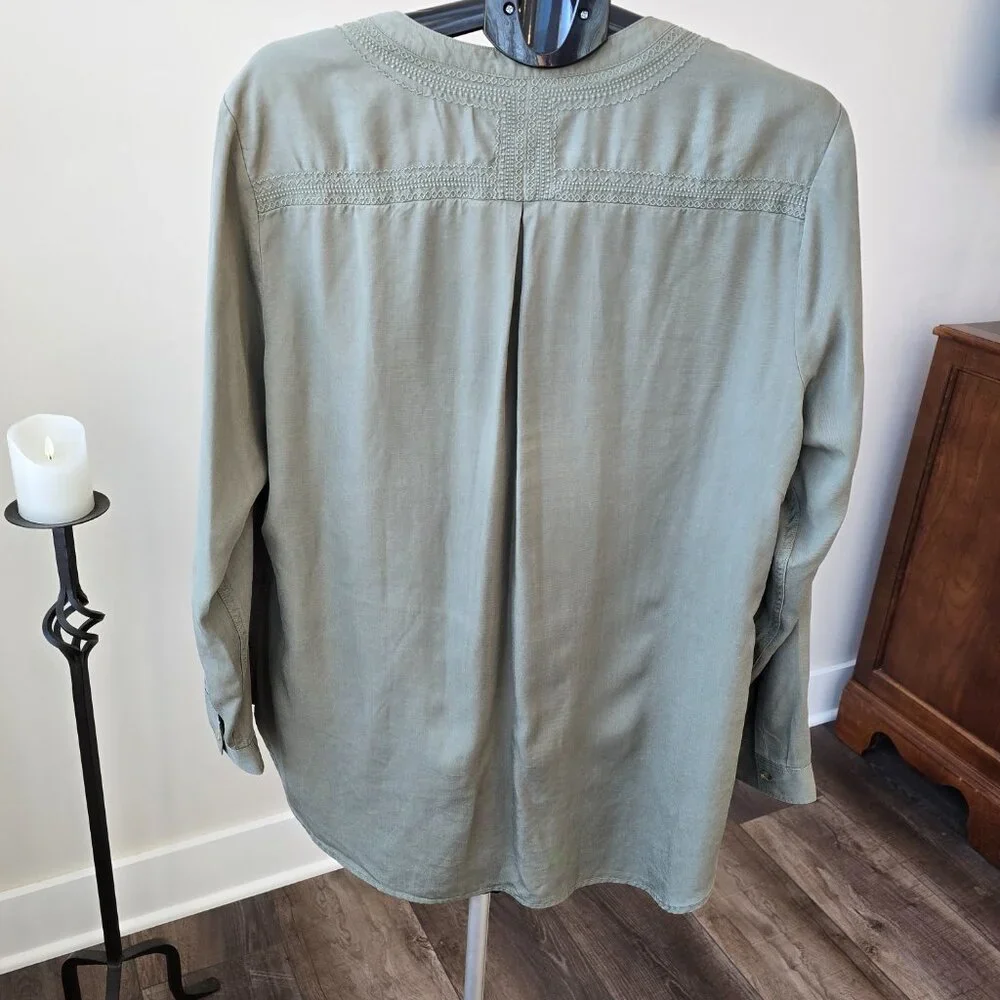 Eddie Bower shirt: Size: XL